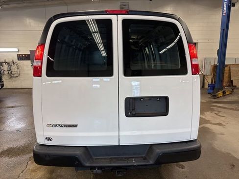 Used 2023 Chevrolet Express 3500 Work Van w/ Driver Convenience Package image 5