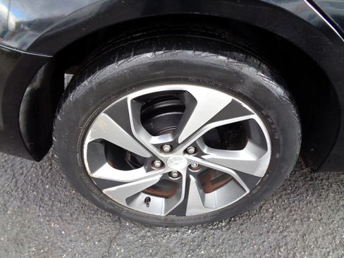 Used 2017 Chevrolet Sonic Premier image 37