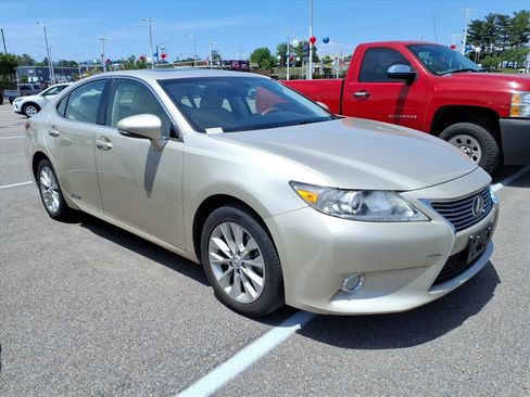 Used 2013 Lexus ES 300h FWD image 3