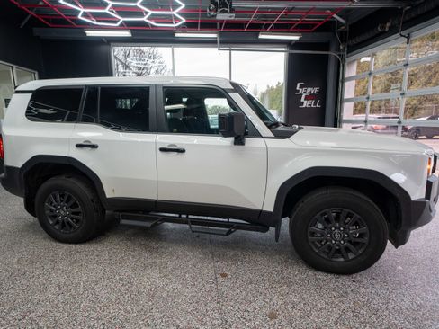 Used 2025 Toyota Land Cruiser 1958 image 5