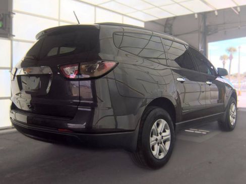 Used 2017 Chevrolet Traverse LS FWD image 4