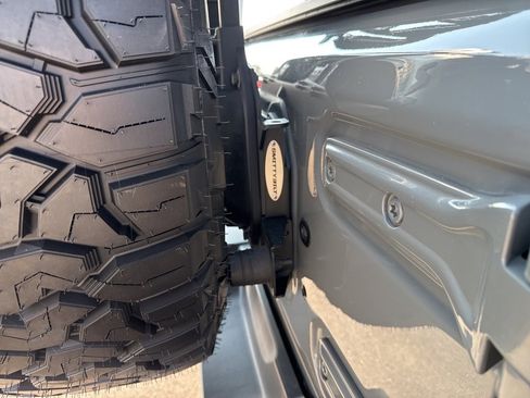 Used 2018 Jeep Wrangler Unlimited Sahara w/ Quick Order Package 24M Moab image 19