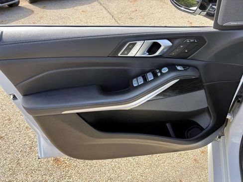 Used 2023 BMW X7 xDrive40i w/ M Sport Package image 11