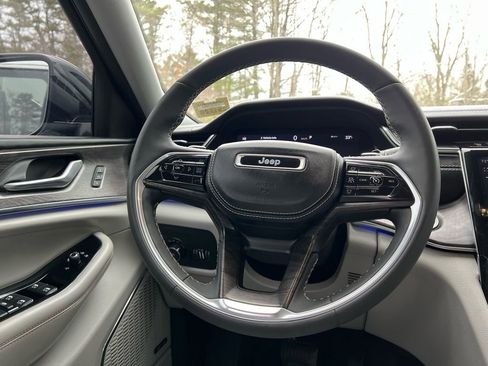 Used 2023 Jeep Grand Cherokee Overland image 24