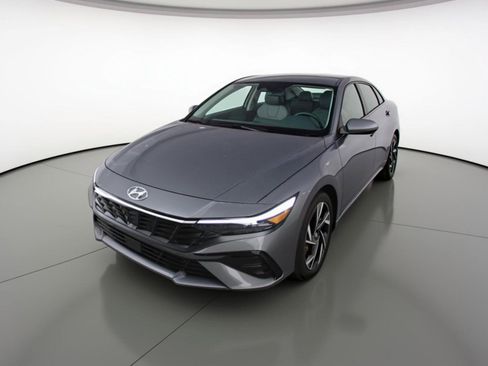 Used 2025 Hyundai Elantra SEL FWD image 3