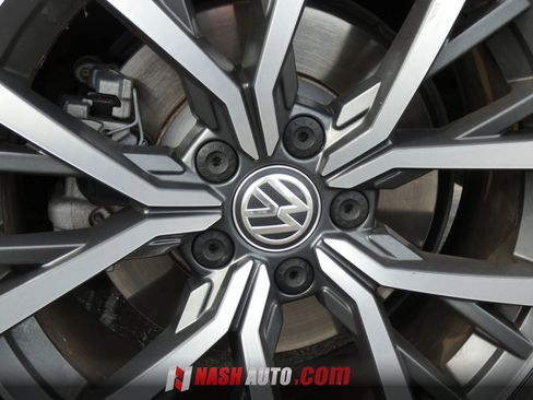 Used 2020 Volkswagen Tiguan SE w/ Panoramic Sunroof Package FWD image 22
