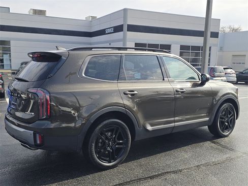 Used 2023 Kia Telluride EX X-Line image 3