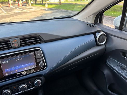 Used 2025 Nissan Versa SV FWD image 30