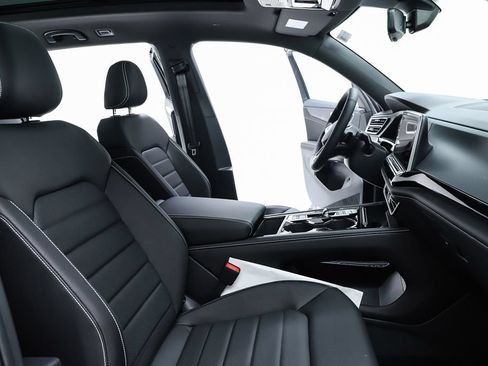 New 2026 Volkswagen Atlas Cross Sport SEL R-Line AWD/4WD image 36