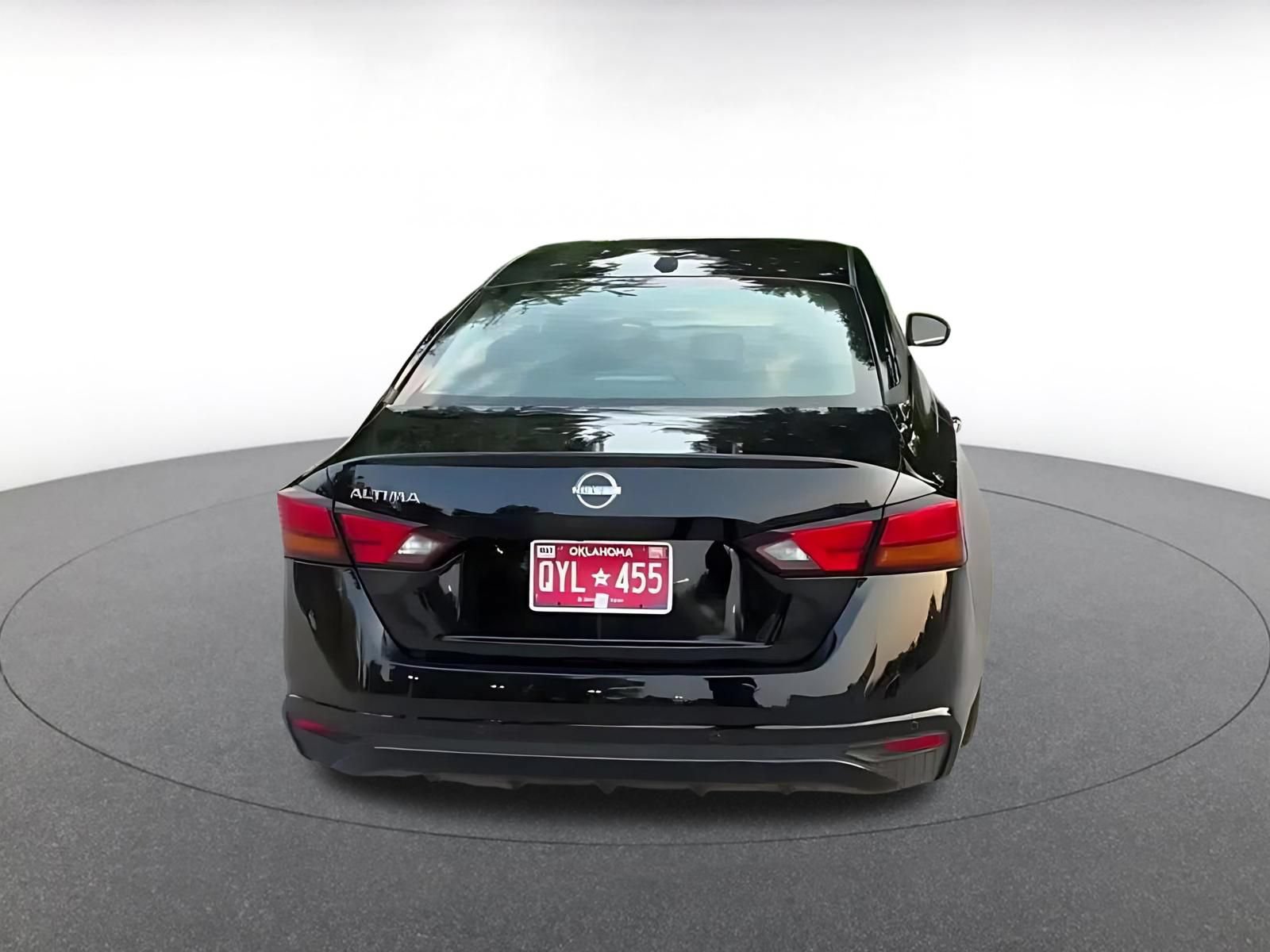 Used 2025 Nissan Altima 2.5 SV FWD image 12