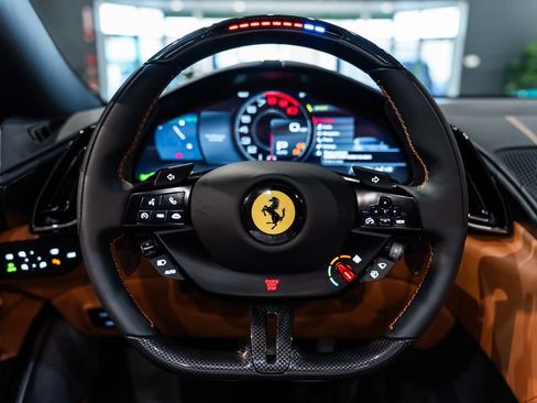 Used 2026 Ferrari Roma Spider RWD image 5