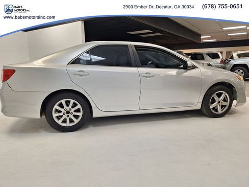 Used 2012 Toyota Camry FWD image 17