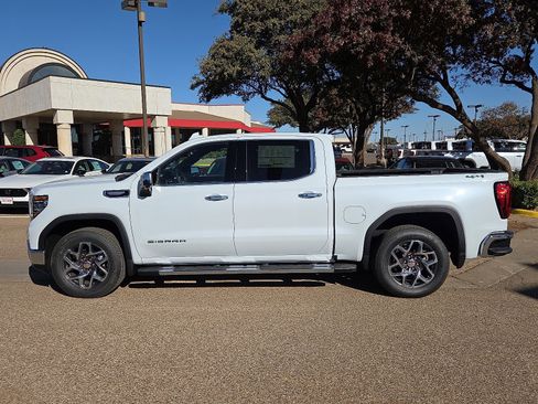 New 2026 GMC Sierra 1500 SLT image 2