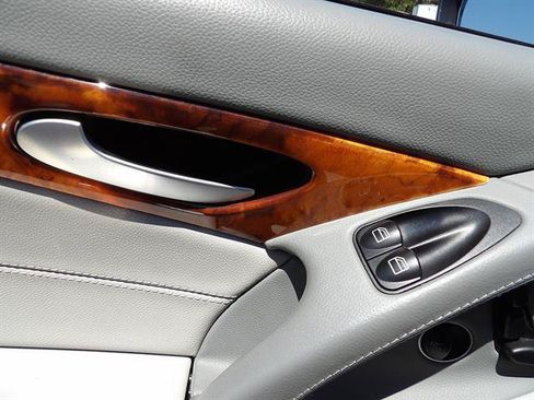 Used 2009 Mercedes-Benz SL 550 image 17