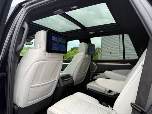 Used 2025 Cadillac Escalade Sport Platinum w/ LPO, ONYX Package AWD/4WD image 29