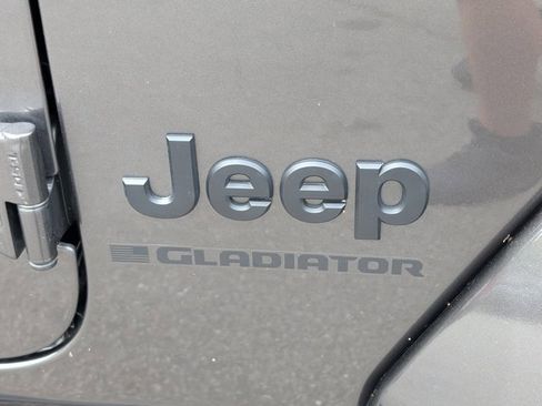 Used 2024 Jeep Gladiator Sport AWD/4WD image 5