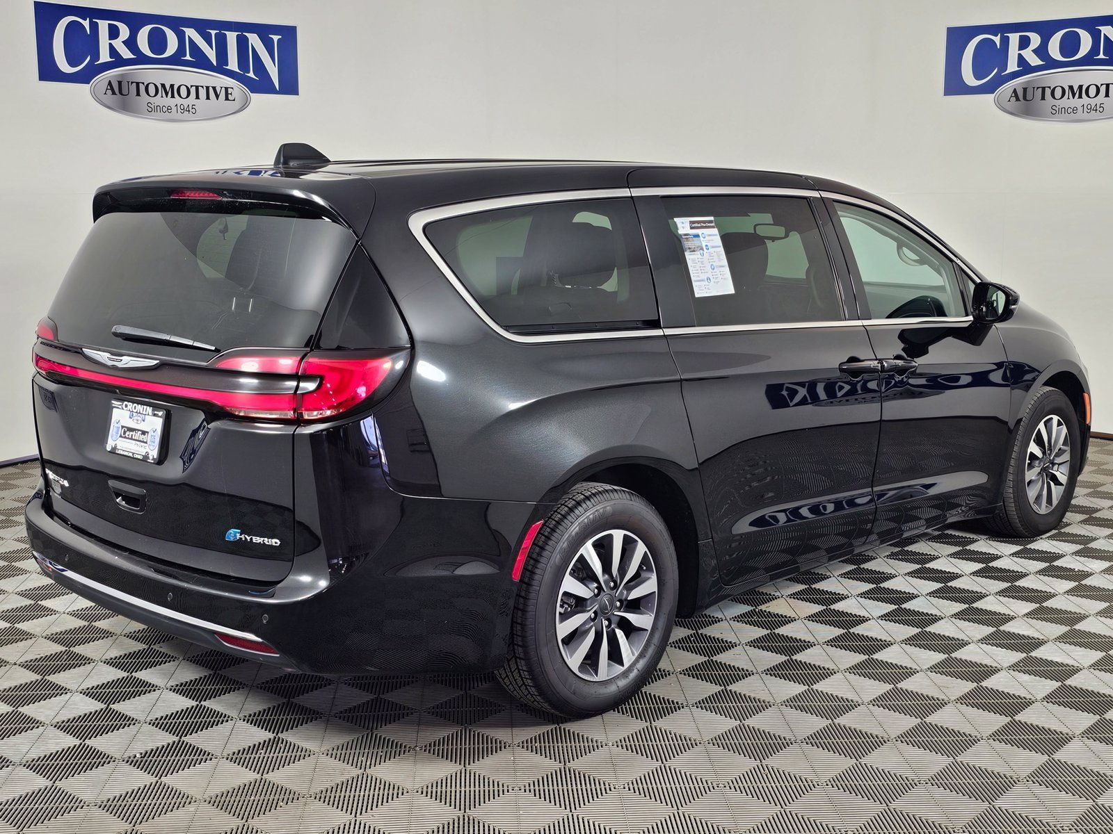 Used 2024 Chrysler Pacifica Limited FWD image 28