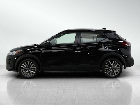 Used 2023 Nissan Kicks SV image 2
