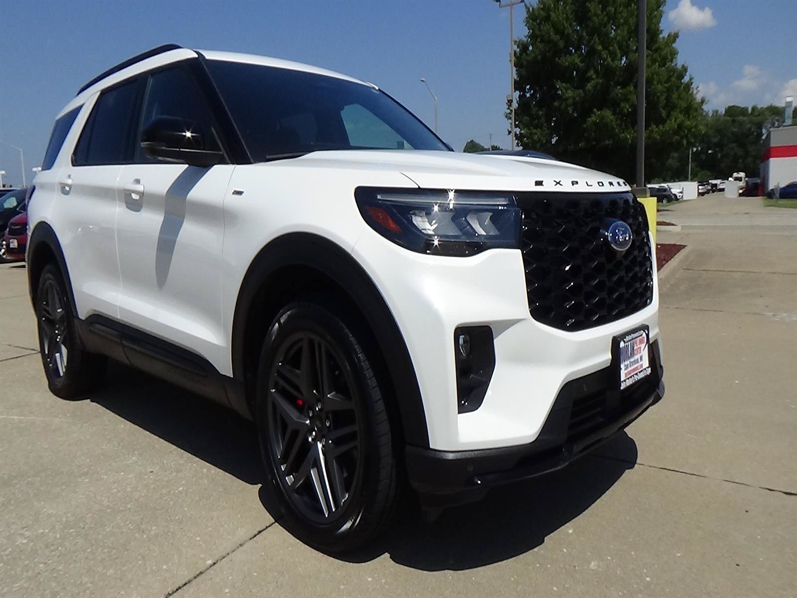 Used 2025 Ford Explorer ST-Line w/ ST-Line Street Pack AWD/4WD image 4