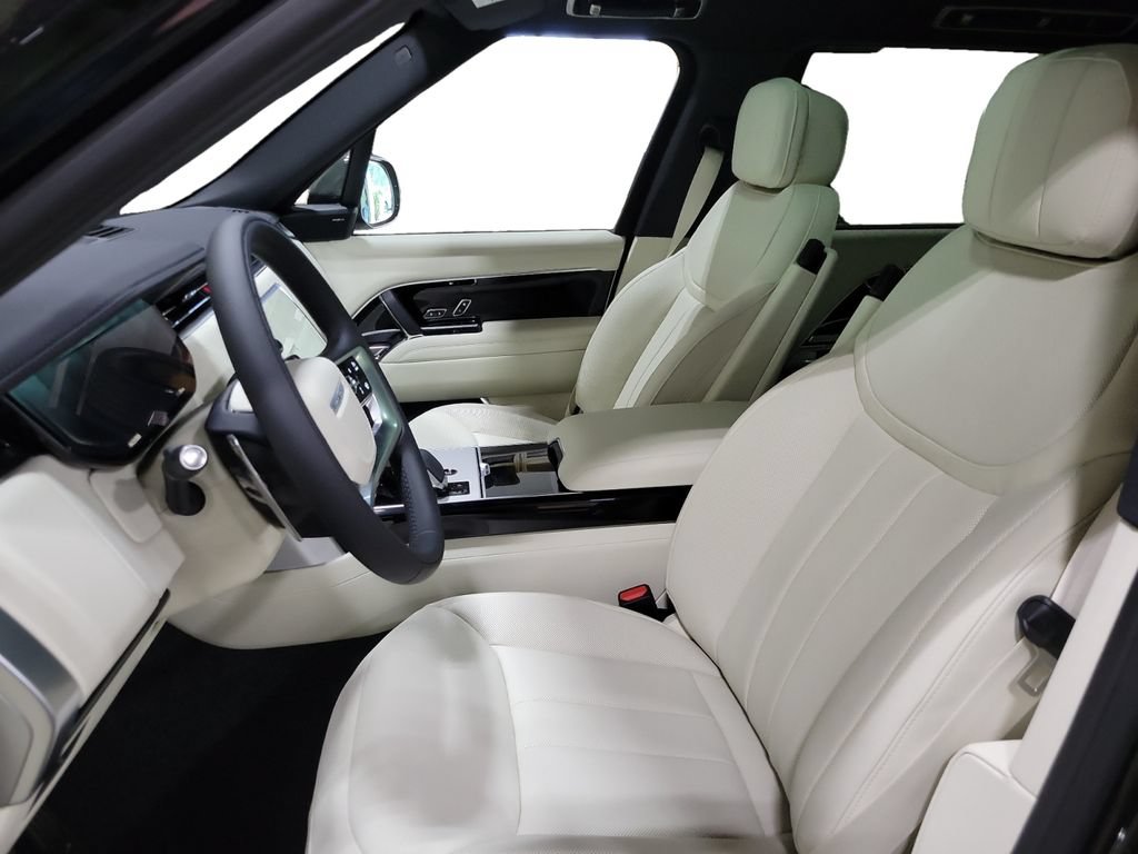 New 2026 Land Rover Range Rover Long Wheelbase SE AWD/4WD image 13