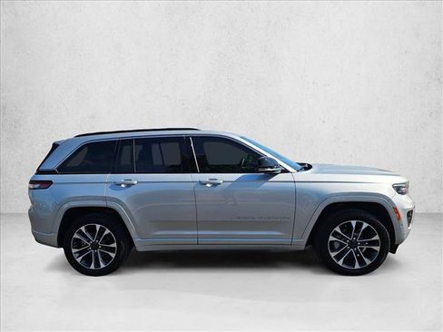 Used 2025 Jeep Grand Cherokee Overland w/ Adv Protech Group III AWD/4WD image 4