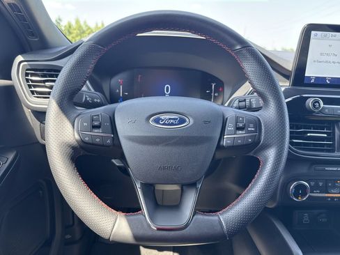 Used 2025 Ford Escape ST-Line AWD/4WD image 16