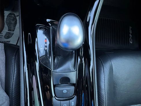 Used 2020 Toyota C-HR Limited image 35