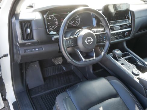 Used 2023 Nissan Pathfinder SL w/ Black Appearance Package AWD/4WD image 21