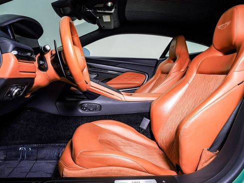 Used 2024 Aston Martin DB12 Coupe image 19