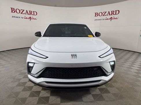 Used 2025 Buick Envista Sport Touring image 2