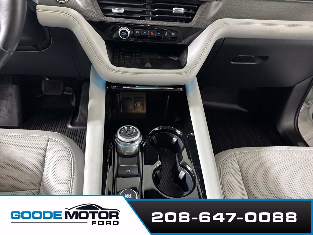 Used 2025 Ford Explorer Platinum w/ Ultimate Package AWD/4WD image 17