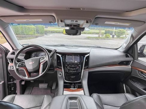 Used 2018 Cadillac Escalade Luxury RWD image 15