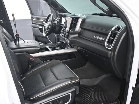 Used 2024 RAM 1500 Laramie AWD/4WD image 6