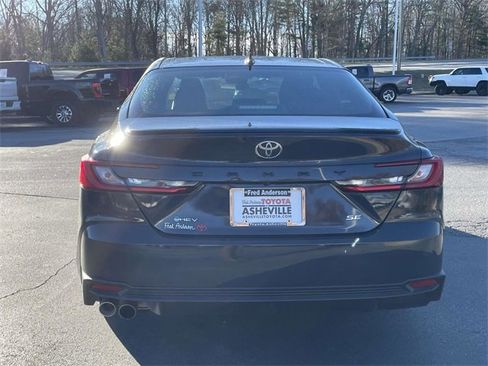 Used 2025 Toyota Camry SE image 4