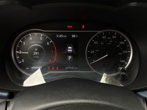 Used 2025 Nissan Versa SV FWD image 33