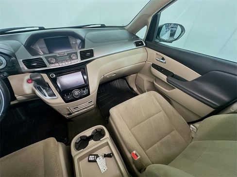 Used 2016 Honda Odyssey SE image 11