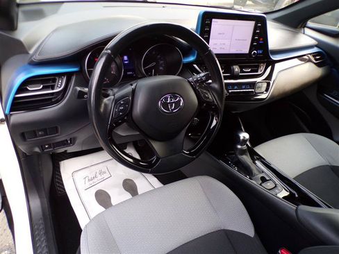Used 2019 Toyota C-HR XLE FWD image 16
