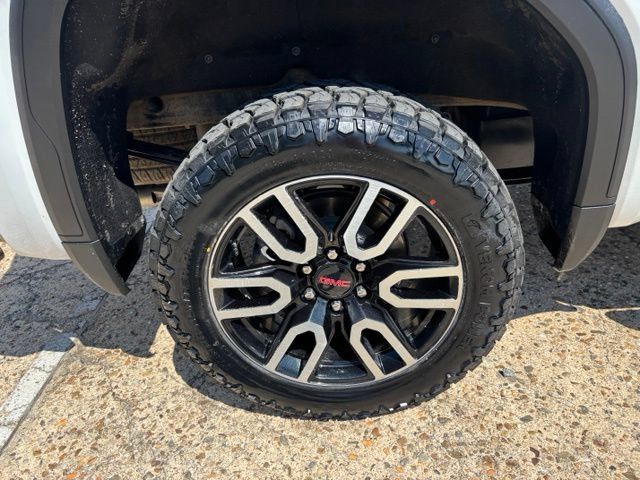 Used 2023 GMC Sierra 1500 AT4 w/ AT4 Premium Package AWD/4WD image 9