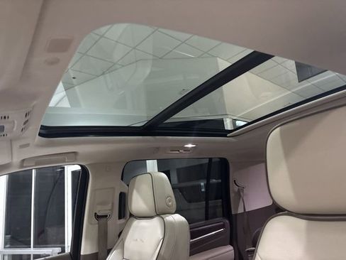 Used 2021 GMC Yukon XL Denali w/ Denali Premium Package image 17
