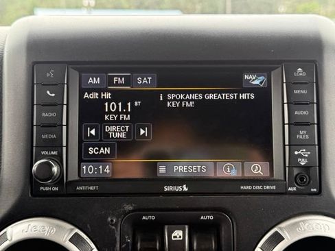 Used 2016 Jeep Wrangler Unlimited Sahara w/ Connectivity Group AWD/4WD image 24