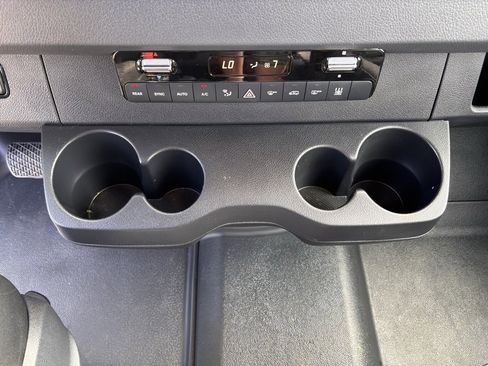 Used 2024 Mercedes-Benz Sprinter 2500 image 36