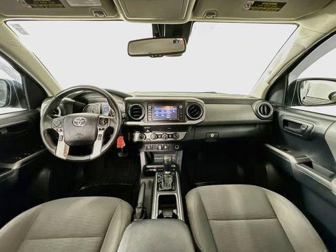 Used 2019 Toyota Tacoma SR5 AWD/4WD image 3