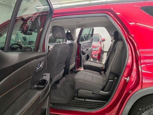 Used 2019 Chevrolet Traverse LT FWD image 9