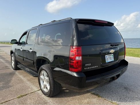 Used 2011 Chevrolet Suburban LT w/ Texas Edition RWD image 7