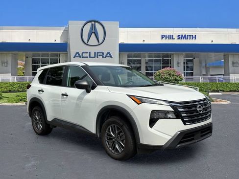 Used 2024 Nissan Rogue S FWD image 3