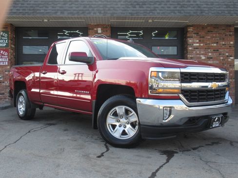 Used 2018 Chevrolet Silverado 1500 LT w/ All Star Edition AWD/4WD image 2