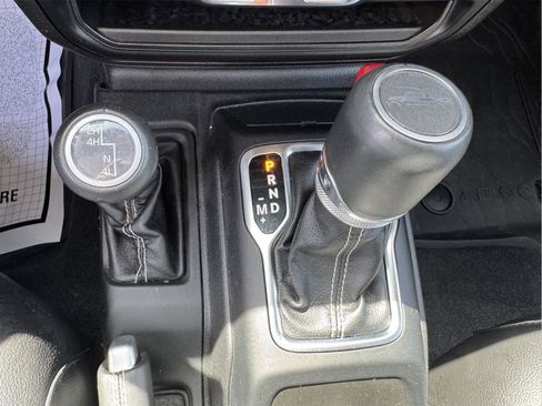 Used 2023 Jeep Gladiator Overland w/ Popular Equipment Package AWD/4WD image 19