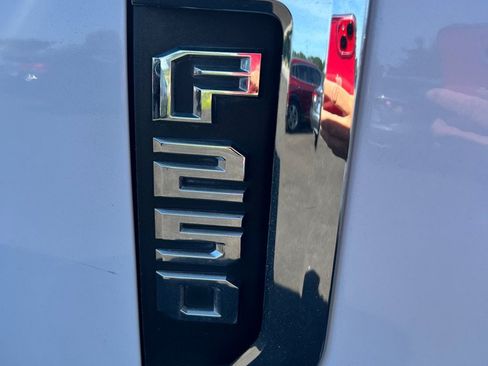 Used 2018 Ford F250 XLT w/ Camper Package RWD image 7