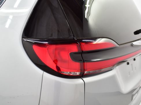 Used 2023 Chrysler Pacifica Touring-L w/ Uconnect Theater Family Group FWD image 33