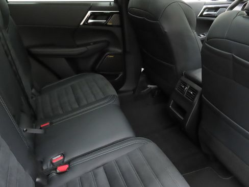 New 2026 Mitsubishi Outlander SE FWD image 24